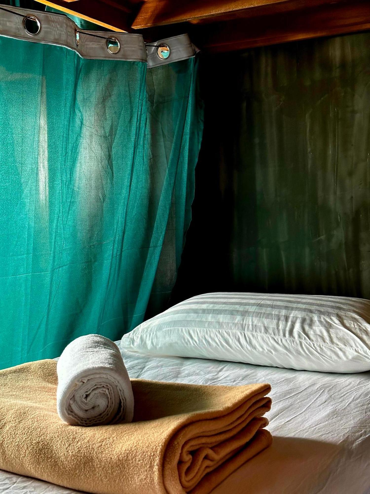 El Lobo Hostel General Luna  Ngoại thất bức ảnh