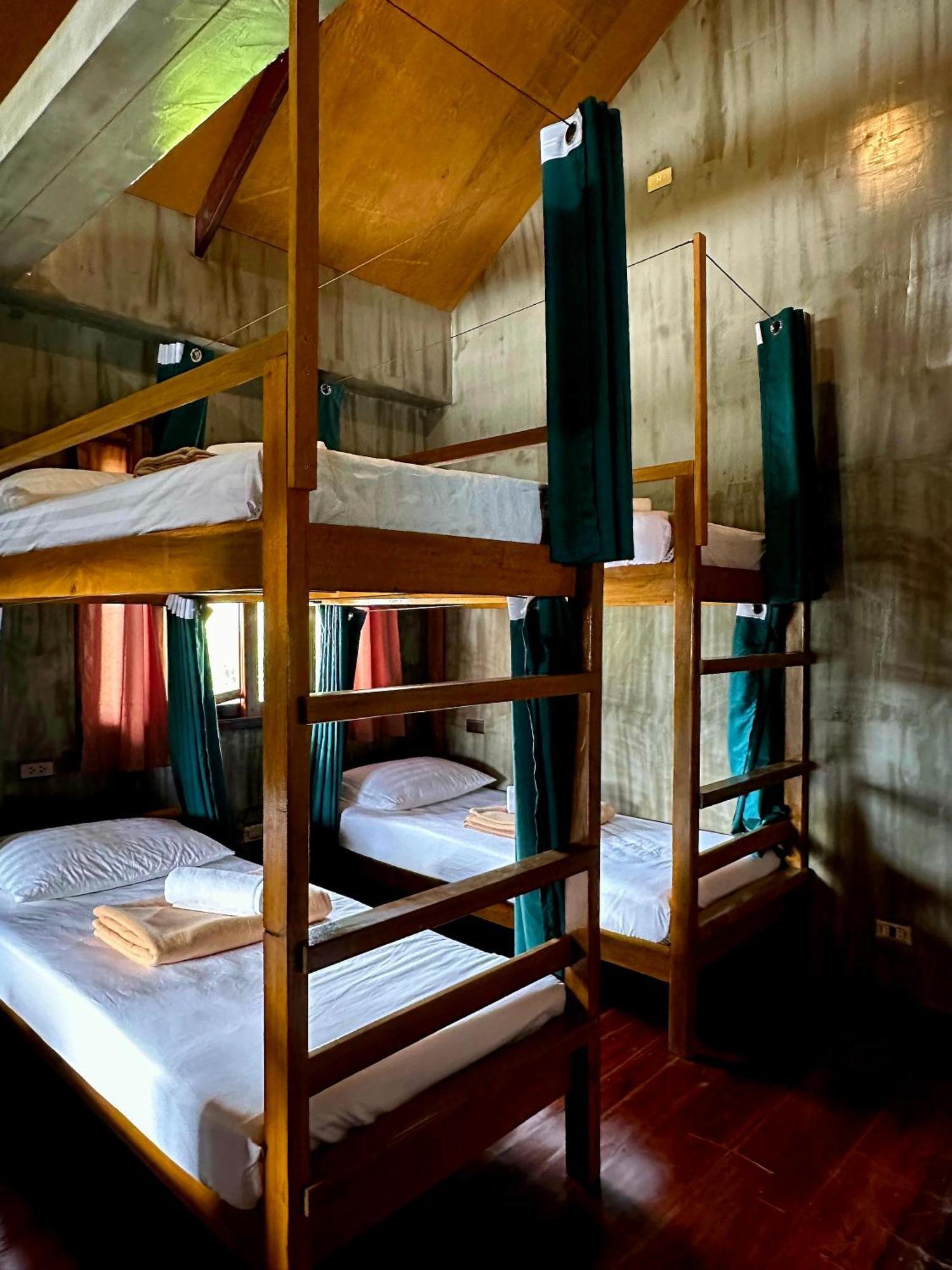 El Lobo Hostel General Luna  Ngoại thất bức ảnh
